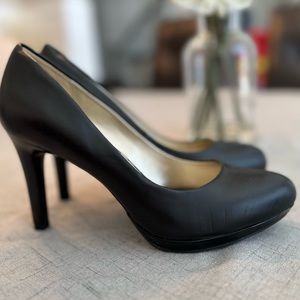 Bandolino Platform Pumps